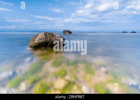 Hiddensee, impression de la plage en face de la falaise en été, Mecklembourg-Poméranie occidentale Banque D'Images