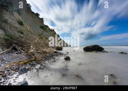 Hiddensee, plage en face de la falaise dans le soleil d'été, Mecklembourg-Poméranie occidentale Banque D'Images