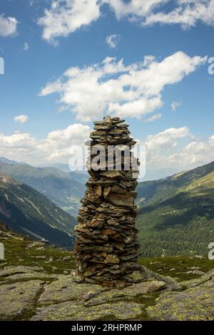 cairn dans les montagnes italiennes Banque D'Images