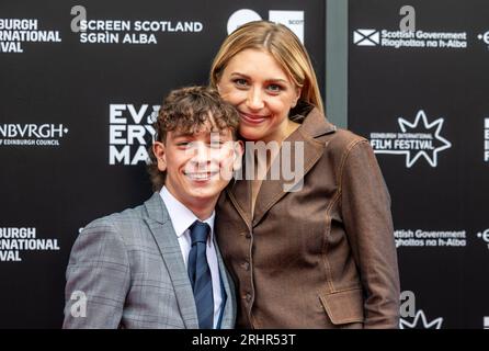 Édimbourg, Royaume-Uni. 18 août 2023 photo : de gauche à droite : Louis McCartney et Ella Lily Hyland. Le Festival international du film d'Édimbourg s'ouvre avec la première mondiale de Silent Roar, le premier long métrage de l'écrivain et réalisateur écossais Johnny Barrington. Crédit : Rich Dyson/Alamy Live News Banque D'Images