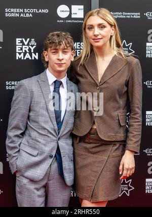 Édimbourg, Royaume-Uni. 18 août 2023 photo : de gauche à droite : Louis McCartney et Ella Lily Hyland. Le Festival international du film d'Édimbourg s'ouvre avec la première mondiale de Silent Roar, le premier long métrage de l'écrivain et réalisateur écossais Johnny Barrington. Crédit : Rich Dyson/Alamy Live News Banque D'Images