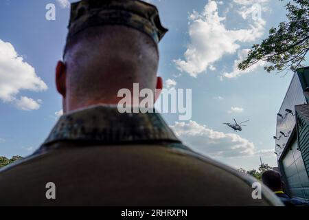 Comté de Frederick, États-Unis. 18 août 2023. Marine One transportant le président Joe Biden part après le Sommet trilatéral tenu à Camp David dans le comté de Frederick, Maryland, le 18 août 2023. Crédit : SIPA USA/Alamy Live News Banque D'Images