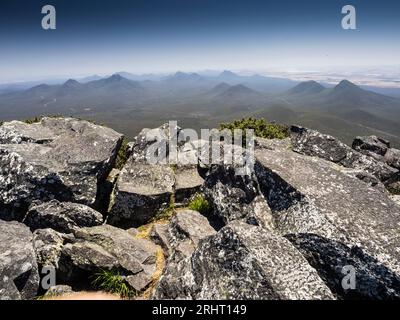 Vue depuis le sommet Toolbrunup Peak (1052m), Stirling Ranges National Park, Australie occidentale Banque D'Images