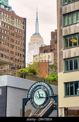 Empire State Building from Third Avenue, New York City, 2023, États-Unis Banque D'Images