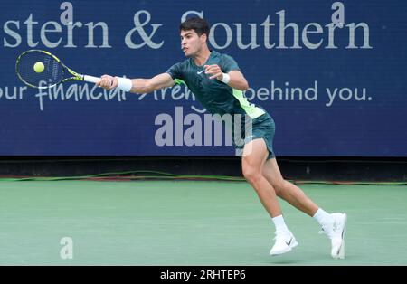 Ohio, États-Unis . 18 août 2023. 18 août 2023 : Carlos Alcaraz (ESP) bat Max Purcell (AUS) 4-6, 6-3, 6-4, au Western & Southern Open au Lindner Family tennis Center à Mason, Ohio. © Leslie Billman/Tennisclix/CSM crédit : CAL Sport Media/Alamy Live News Banque D'Images