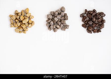 Galets de chocolats. Bonbons au chocolat en forme de roche. Banque D'Images