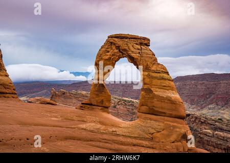 aube à l'arche délicate dans le parc national arches dans l'utah usa Banque D'Images