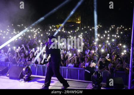 Ischia, . 19 août 2023. ISCHIA LE RAPPEUR NAPOLITAIN GEOLIER À ISCHIA POUR UN CONCERT HISTORIQUE EXCLUSIF !!! Crédit : Agence photo indépendante/Alamy Live News Banque D'Images