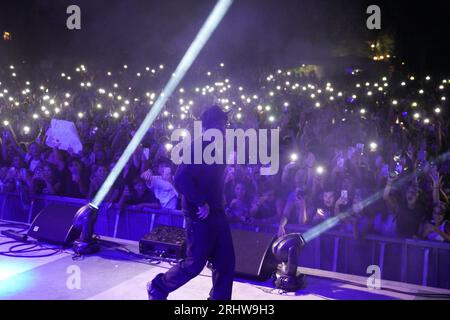 Ischia, . 19 août 2023. ISCHIA LE RAPPEUR NAPOLITAIN GEOLIER À ISCHIA POUR UN CONCERT HISTORIQUE EXCLUSIF !!! Crédit : Agence photo indépendante/Alamy Live News Banque D'Images