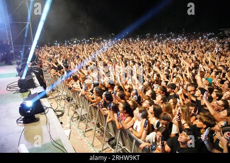 Ischia, . 19 août 2023. ISCHIA LE RAPPEUR NAPOLITAIN GEOLIER À ISCHIA POUR UN CONCERT HISTORIQUE EXCLUSIF !!! Crédit : Agence photo indépendante/Alamy Live News Banque D'Images