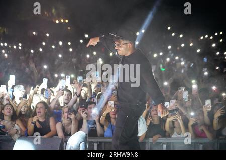 Ischia, . 19 août 2023. ISCHIA LE RAPPEUR NAPOLITAIN GEOLIER À ISCHIA POUR UN CONCERT HISTORIQUE EXCLUSIF !!! Crédit : Agence photo indépendante/Alamy Live News Banque D'Images