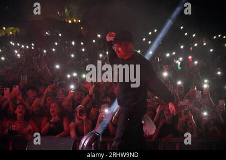 Ischia, . 19 août 2023. ISCHIA LE RAPPEUR NAPOLITAIN GEOLIER À ISCHIA POUR UN CONCERT HISTORIQUE EXCLUSIF !!! Crédit : Agence photo indépendante/Alamy Live News Banque D'Images