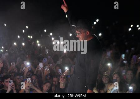 Ischia, . 19 août 2023. ISCHIA LE RAPPEUR NAPOLITAIN GEOLIER À ISCHIA POUR UN CONCERT HISTORIQUE EXCLUSIF !!! Crédit : Agence photo indépendante/Alamy Live News Banque D'Images