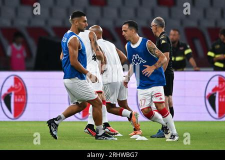Bari, Italie. 18 août 2023 : Raffaele Maiello de Bari se réchauffe lors du match de Serie B entre Bari et Palerme au stade San Nicola de Bari, en Italie. 18 août 2023. (Photo de Nikola Krstic/Alamy) Banque D'Images