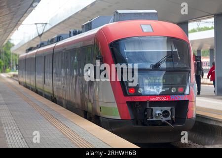 Sofia, Bulgarie - mai 19 2019 : train de classe BDŽ 30 (Desiro Siemens) à la gare centrale de Sofia. Banque D'Images