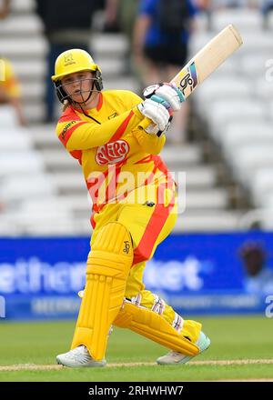 Nottingham, royaume-Uni. 19 août 2023. De gauche à droite Bryony Smith (Trent Rockets) frappant un six au 100 à Trent Bridge (Trent Rockets v Birmingham Phoenix). Crédit : photo : Mark Dunn/Alamy Live News (Sports) Banque D'Images