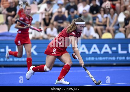 Monchengladbach, Allemagne. 19 août 2023. La Belge Emily White photographiée en action lors d'un match de hockey entre l'équipe nationale belge de hockey féminin Red Panthers et l'Italie, samedi 19 août 2023 à Monchengladbach, en Allemagne, match 1/3 dans la poule des championnats d'Europe de hockey féminin. Les championnats EuroHockey 2023 ont lieu du 18 au 27 août 2023. BELGA PHOTO DIRK WAEM crédit : Belga News Agency/Alamy Live News Banque D'Images