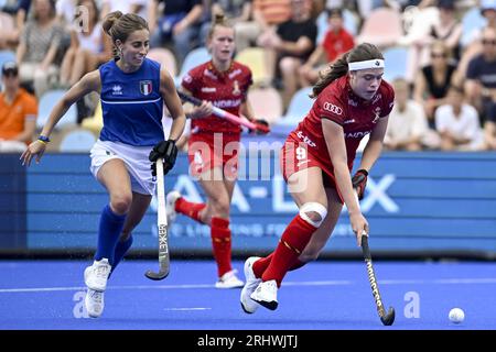 Monchengladbach, Allemagne. 19 août 2023. La Belge Emily White photographiée lors d'un match de hockey entre l'équipe nationale belge féminine de hockey Red Panthers et l'Italie, samedi 19 août 2023 à Monchengladbach, en Allemagne, match 1/3 dans la poule des championnats d'Europe de hockey féminin. Les championnats EuroHockey 2023 ont lieu du 18 au 27 août 2023. BELGA PHOTO DIRK WAEM crédit : Belga News Agency/Alamy Live News Banque D'Images