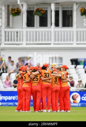 Nottingham, royaume-Uni. 19 août 2023. Photo Birmingham Phoenix Womens Team au 100 at Trent Bridge (Trent Rockets v Birmingham Phoenix). Crédit : photo : Mark Dunn/Alamy Live News (Sports) Banque D'Images