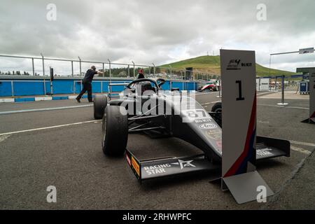 British F4 Championship Deagen FAIRCLOUGH (#87) JHR Developments Knockhill Race 2 2023 Banque D'Images