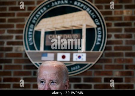 Le président des États-Unis Joe Biden au Sommet trilatéral à Camp David, la retraite présidentielle près de Thurmont, Maryland le 18 août 2023.crédit : Nathan Howard / Pool via CNP / MediaPunch Banque D'Images