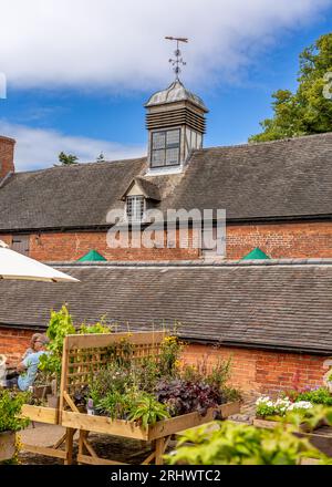 Bâtiment de l'église dans le domaine de Baddesley Clinton, Warwickshire, Royaume-Uni. Banque D'Images