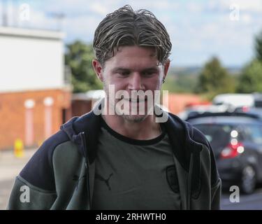 Ben Killip #23 de Barnsley arrive lors du match Sky Bet League 1 Barnsley vs Oxford United à Oakwell, Barnsley, Royaume-Uni, le 19 août 2023 (photo de Alfie Cosgrove/News Images) Banque D'Images