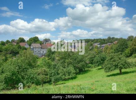Paysage dans Bergisches Land près de Reichshof, Rhénanie du Nord Westphalie, Allemagne Banque D'Images