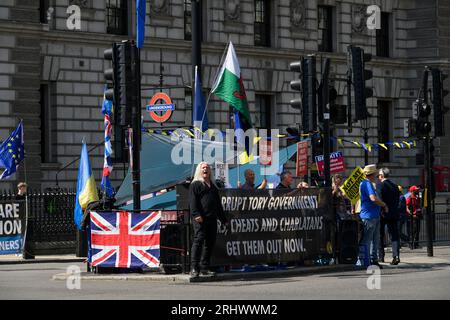 Une manifestation anti-Brexit et Tory à la jonction de Whitehall et Parliament Square, Westminster, Londres, Royaume-Uni. 7 juin 2023 Banque D'Images