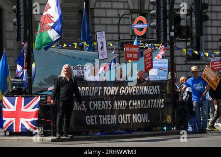 Une manifestation anti-Brexit et Tory à la jonction de Whitehall et Parliament Square, Westminster, Londres, Royaume-Uni. 7 juin 2023 Banque D'Images