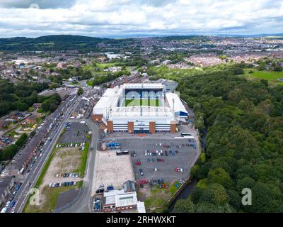 Blackburn, Royaume-Uni. 19 août 2023. Une vue aérienne d'Ewood Park, domicile des Blackburn Rovers lors du Sky Bet Championship Match Blackburn Rovers vs Hull City à Ewood Park, Blackburn, Royaume-Uni, le 19 août 2023 (photo de Ryan Crockett/News Images) à Blackburn, Royaume-Uni le 8/19/2023. (Photo de Ryan Crockett/News Images/Sipa USA) crédit : SIPA USA/Alamy Live News Banque D'Images