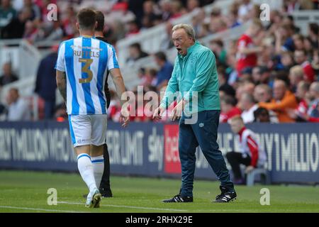 Middlesbrough, Royaume-Uni. 19 août 2023. Neil Warnock Manager de Huddersfield Town agit et réagit lors du match du championnat Sky Bet Middlesbrough vs Huddersfield Town au Riverside Stadium, Middlesbrough, Royaume-Uni, le 19 août 2023 (photo de James Heaton/News Images) à Middlesbrough, Royaume-Uni le 8/19/2023. (Photo de James Heaton/News Images/Sipa USA) crédit : SIPA USA/Alamy Live News Banque D'Images