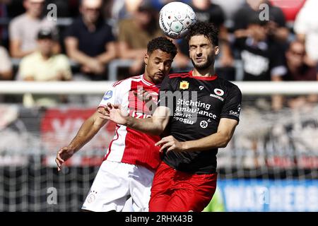 ROTTERDAM - (lr) Devyne Rensch d'Ajax, Nikolas Agrafiotis de sbv Excelsior lors du match de championnat néerlandais entre l'Excelsior et l'Ajax au Van Donge & de Roo Stadium le 19 août 2023 à Rotterdam, pays-Bas. ANP MAURICE VAN STONE crédit : ANP/Alamy Live News Banque D'Images