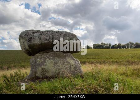 Le monument néolithique de Devil's Den, près du site du patrimoine mondial d'Avebury dans le Wiltshire, Royaume-Uni Banque D'Images