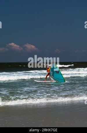 planche à voile débutant, surf océanique, sport, habileté, vagues, loisirs, eau, New Jersey, Avalon, NJ, Summer, S-W22 Banque D'Images