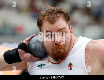Budapest. 19 août 2023. Balazs Toth de Hongrie participe à la qualification de lancer du poids masculin des Championnats du monde d'athlétisme Budapest 2023 au stade du Centre national d'athlétisme de Budapest, Hongrie, le 19 août 2023. Crédit : Wang Lili/Xinhua/Alamy Live News Banque D'Images