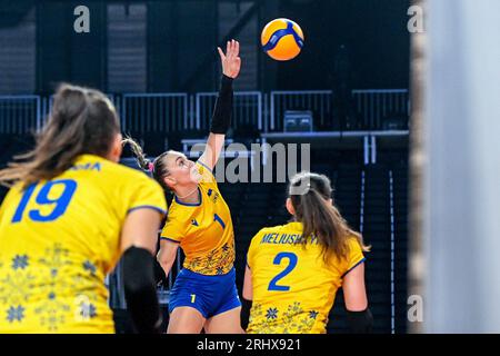 Milenko Oleksandra (1 ans) d'Ukraine photographiée lors d'un match de volleyball entre les équipes nationales féminines de Serbie et d'Ukraine lors du deuxième match du Championnat d'Euro volley CEV dans la poule A , le samedi 18 août 2023 à Gand , BELGIQUE . PHOTO SPORTPIX | Stijn Audooren Banque D'Images