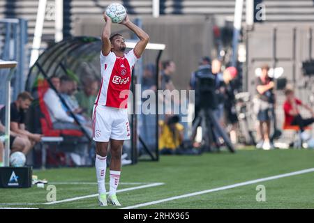 Rotterdam, pays-Bas. 19 août 2023. ROTTERDAM, PAYS-BAS - 19 AOÛT : Devyne Rensch de l'AFC Ajax lance le ballon lors du match néerlandais d'Eredivisie entre l'Excelsior Rotterdam et l'AFC Ajax au Van Donge & de Roo Stadion le 19 août 2023 à Rotterdam, pays-Bas. (Photo Hans van der Valk/Orange Pictures) crédit : Orange pics BV/Alamy Live News Banque D'Images