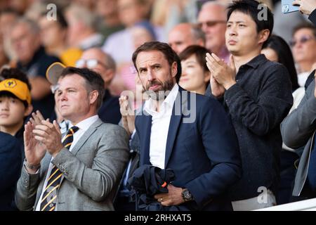 Le Manager de l'équipe nationale d'Angleterre Gareth Southgate dans le stand lors du match de Premier League entre Wolverhampton Wanderers et Brighton et Hove Albion à Molineux, Wolverhampton le samedi 19 août 2023. (Photo : Gustavo Pantano | MI News) crédit : MI News & Sport / Alamy Live News Banque D'Images