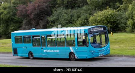 Milton Keynes, Royaume-Uni - 16 août 2023 : service de bus arriva utilisant un VDL SB200 2013 voyageant sur une route anglaise Banque D'Images