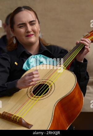 Les membres d'un groupe de mariachi se produisent à Santa Fe, au Nouveau-Mexique. Banque D'Images