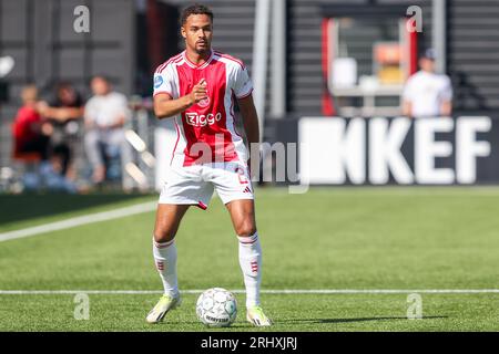 Rotterdam, pays-Bas. 19 août 2023. ROTTERDAM, PAYS-BAS - 19 AOÛT : Devyne Rensch de l'AFC Ajax se présente lors du match néerlandais d'Eredivisie entre l'Excelsior Rotterdam et l'AFC Ajax au Van Donge & de Roo Stadion le 19 août 2023 à Rotterdam, pays-Bas. (Photo Hans van der Valk/Orange Pictures) crédit : Orange pics BV/Alamy Live News Banque D'Images