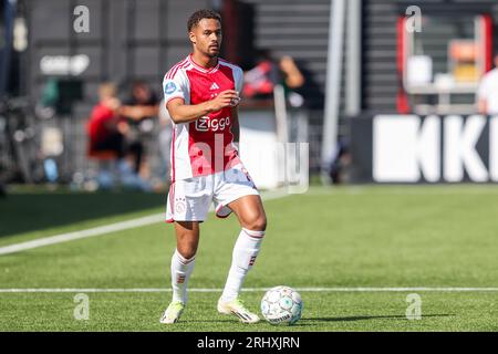 Rotterdam, pays-Bas. 19 août 2023. ROTTERDAM, PAYS-BAS - 19 AOÛT : Devyne Rensch de l'AFC Ajax se présente lors du match néerlandais d'Eredivisie entre l'Excelsior Rotterdam et l'AFC Ajax au Van Donge & de Roo Stadion le 19 août 2023 à Rotterdam, pays-Bas. (Photo Hans van der Valk/Orange Pictures) crédit : Orange pics BV/Alamy Live News Banque D'Images