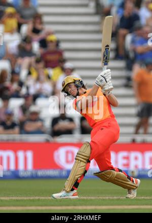 Nottingham, royaume-Uni. 19 août 2023. Photo de gauche à droite Erin Burns (Birmingham Phoenix) battant au 100 à Trent Bridge (Trent Rockets v Birmingham Phoenix). Crédit : photo : Mark Dunn/Alamy Live News (Sports) Banque D'Images