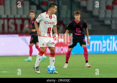Bari, Italie. 18 août 2023. Raffaele Maiello (SSC Bari) lors du SSC Bari vs Palermo FC, match italien de football Serie B à Bari, Italie, août 18 2023 crédit : Agence de photo indépendante/Alamy Live News Banque D'Images