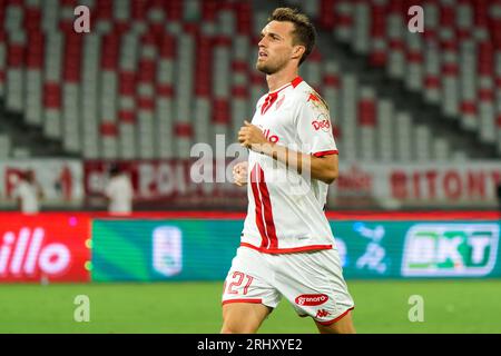 Bari, Italie. 18 août 2023. Zan Zuzek (SSC Bari) lors du SSC Bari vs Palermo FC, match italien de football Serie B à Bari, Italie, août 18 2023 crédit : Agence de photo indépendante/Alamy Live News Banque D'Images