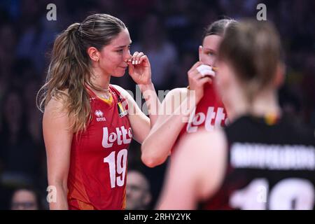 Gand, Belgique. 19 août 2023. La Belge Silke Van Avermaet réagit lors d'un match de volleyball entre la Slovénie et l'équipe nationale belge féminine de volleyball Tigers jaunes lors de la phase de groupes des Championnats d'Europe féminins 2023, samedi 19 août 2023 à Gand. Les Championnats d'Europe féminins 2023 ont lieu du 15 août au 3 septembre. BELGA PHOTO LAURIE DIEFFEMBACQ crédit : Belga News Agency/Alamy Live News Banque D'Images