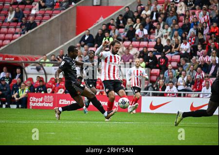 Le milieu de terrain de l'AFC Sunderland Bradley Dack en action contre Rotherham United. Banque D'Images