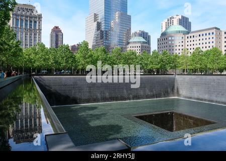 Vue de la piscine nord située au National September 11 Memorial & Museum à New York, commémorant les attentats du 11 septembre 2001 Banque D'Images