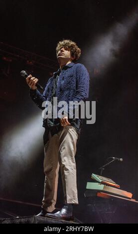 Sedgefield, Royaume-Uni. 19 août 2023. Luke Pritchard, chanteur principal jouant sous le nom de The Kooks en tête d'affiche du Hardwick Festival 2023. Crédit Tracy Daniel/Alamy Live News Banque D'Images